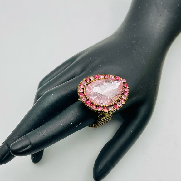 Vintage Stretch Pink Lucite Teardrop Ring in Rhinestone Halo Setting Bling - Picture 5 of 12